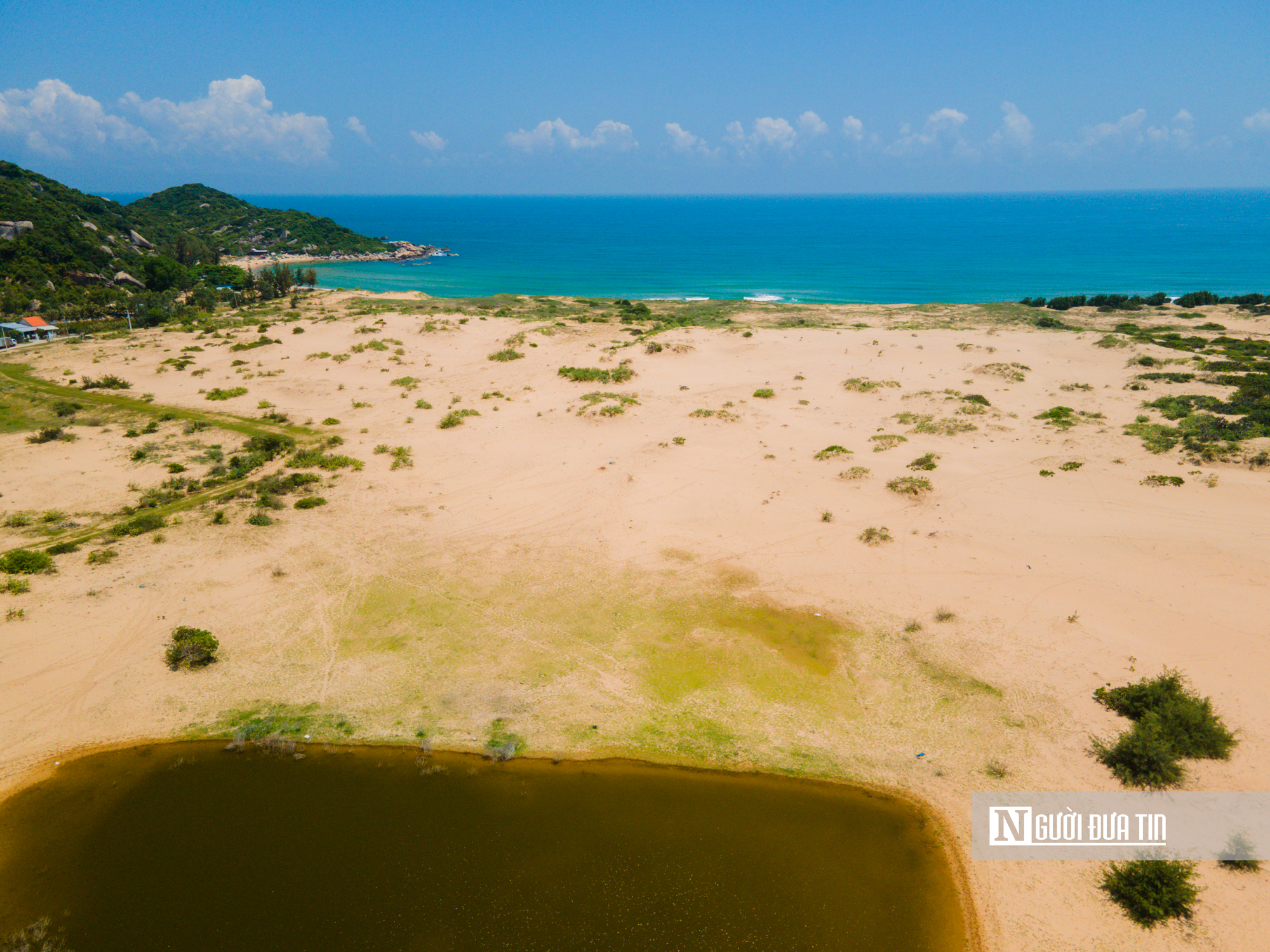 Theo ông Huỳnh Lữ Tân, Trưởng Ban Quản lý Khu kinh tế Phú Yên, hiện nay, dự án Cảng Bãi Gốc đã hoàn thành các thủ tục pháp lý quan trọng như: giao đất, cho thuê đất, hồ sơ đánh giá tác động môi trường, hồ sơ thiết kế kỹ thuật, các hồ sơ thỏa thuận chuyên môn với sở, ngành liên quan… Dự kiến các thủ tục còn lại sẽ hoàn thành trong tháng 5/2026 và đủ điều kiện để triển khai thi công các hạng mục chính trong tháng 6/2026.