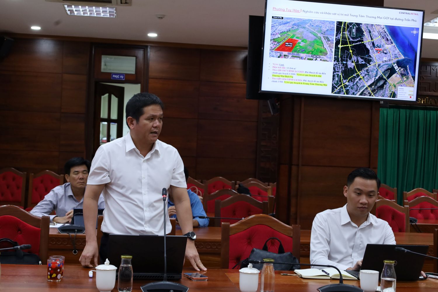 Đại diện Phường Đông Hòa báo cáo tại cuộc họp
