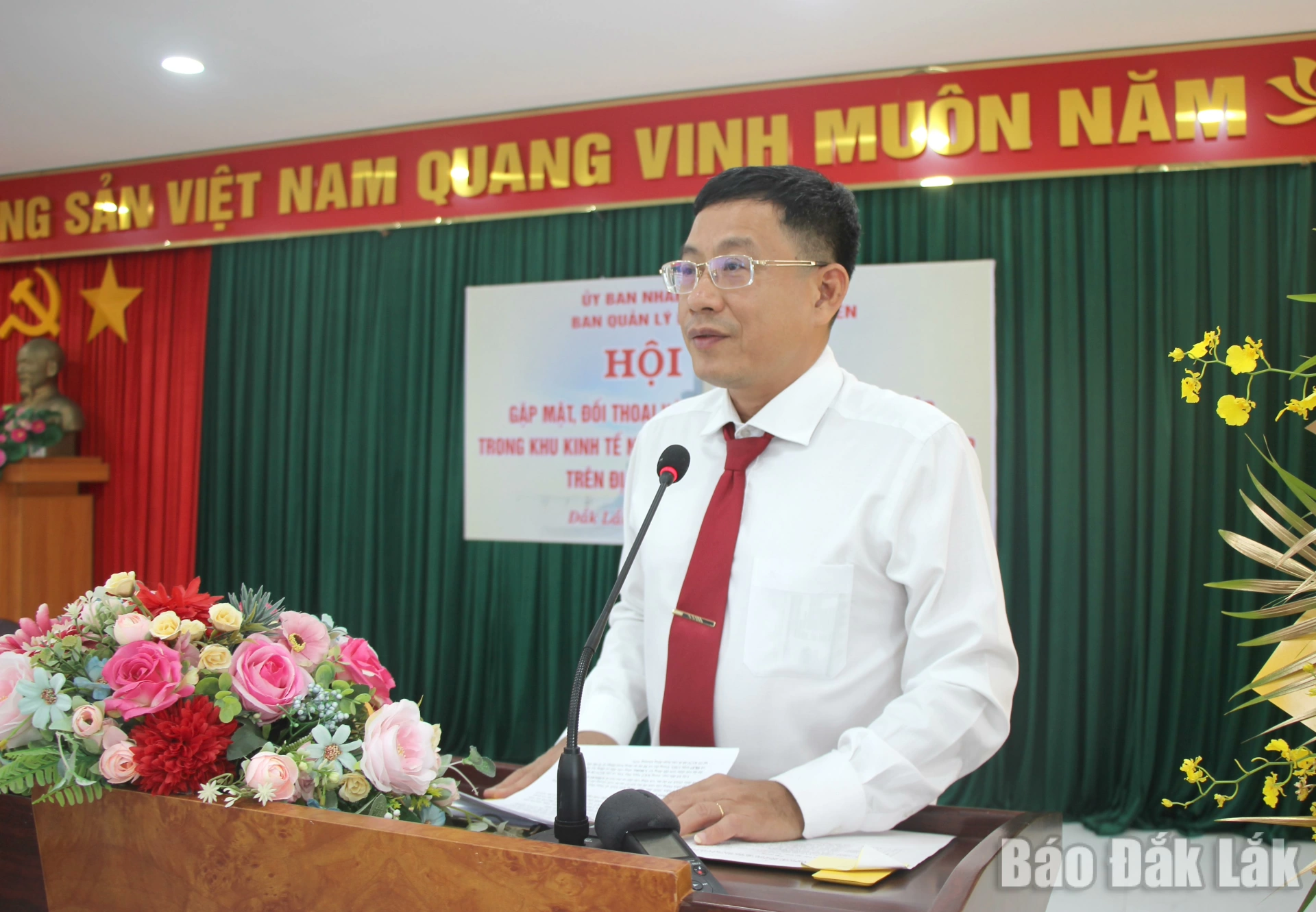 Ủy viên Ban Thường vụ Tỉnh ủy, Trưởng ban Quản lý Khu kinh tế Phú Yên Huỳnh Lữ Tân phát biểu tại hội nghị.