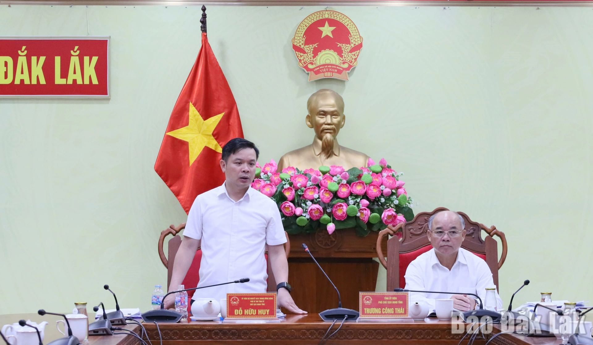 Đồng chí Đỗ Hữu Huy, Ủy viên dự khuyết Trung ương Đảng, Phó Bí thư Tỉnh ủy, Chủ tịch UBND tỉnh Đắk Lắk phát biểu chỉ đạo cuộc họp.